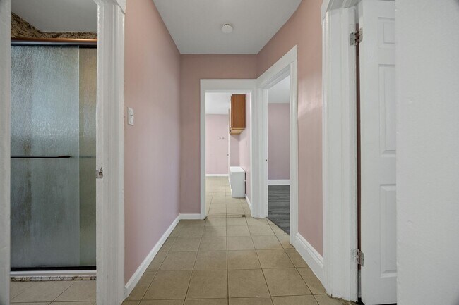 Building Photo - Charming 3BR Duplex in East Orange