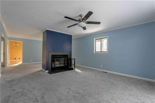 Building Photo - 3 Sweetbriar Ln