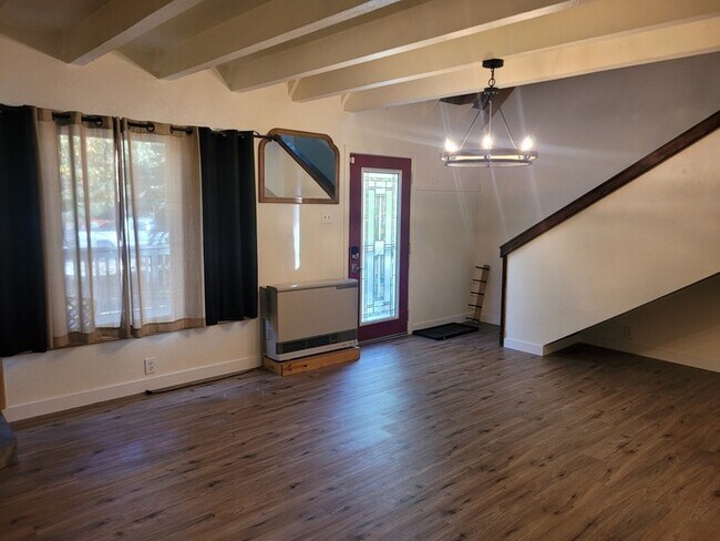 Foto del edificio - 438 Moreno Ln