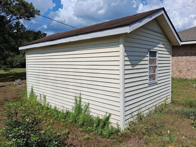 Building Photo - 9810 Lewis Rd