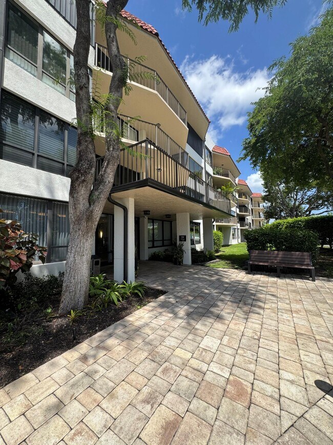 Foto del edificio - 799 Jeffery St