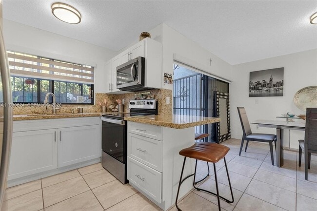 Photo - 6502 Kendale Lakes Dr Townhome