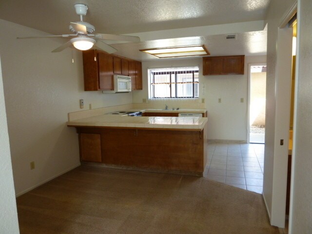Building Photo - 1501 Racquet Club Dr