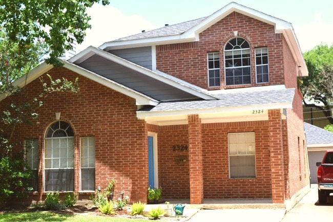 Building Photo - 2324 Sheridan St