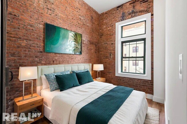 Foto del edificio - 16 Howard Ave