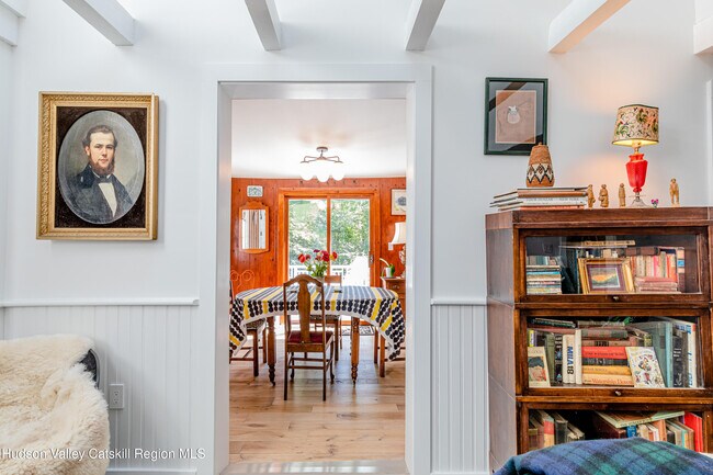 Foto del edificio - 16 Bakertown Rd