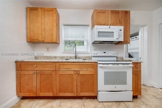 Building Photo - 9050 NW 31st Ct