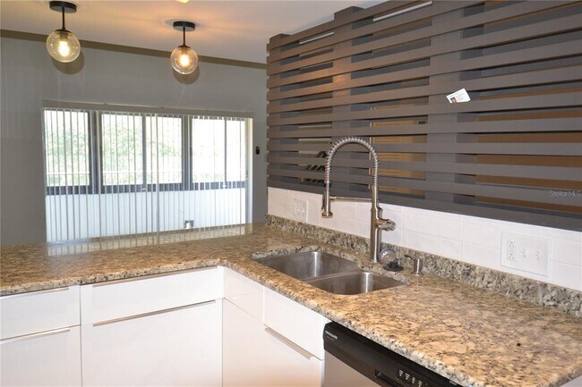 Building Photo - 2585 Countryside Blvd