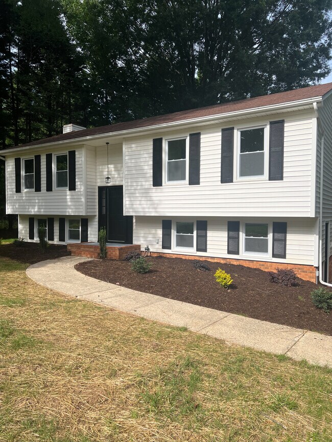 Building Photo - 1335 Lynndale Dr