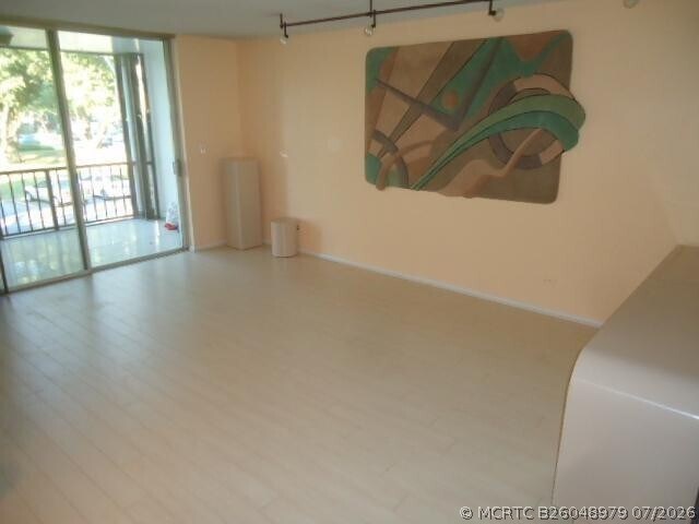 Building Photo - 3660 Inverrary Dr
