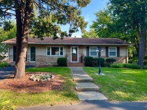 Building Photo - 327 W Poplar St