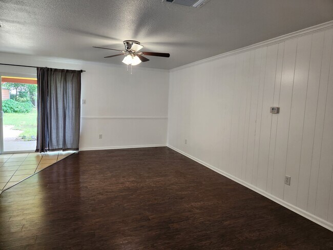 Foto del edificio - 417 Wallace Dr