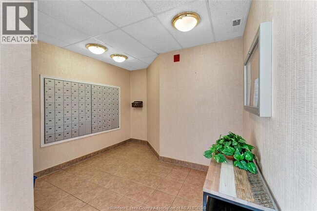 Photo du bâtiment - 5000 Wyandotte St E