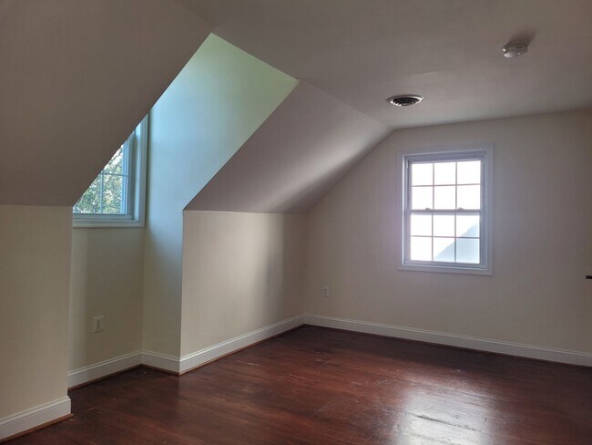 Foto del edificio - 18 W King St