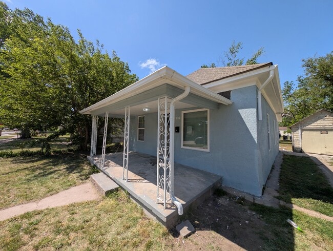 Building Photo - 804 E 8th Ave