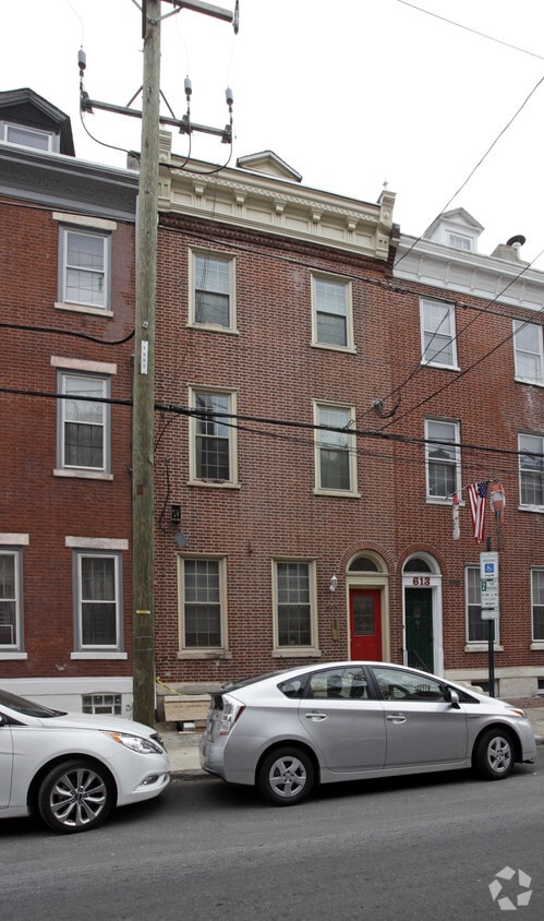 Building Photo - 611 S 10th St