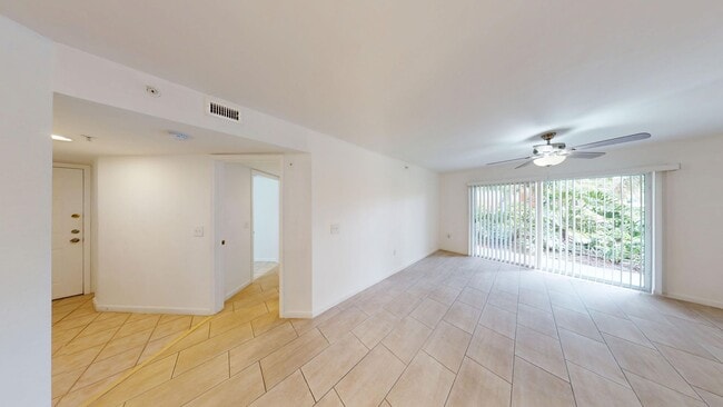 Foto del edificio - 2BD/2BA Dual Masters Condo w/ Lake Views!   *1st Floor & Gated Community*