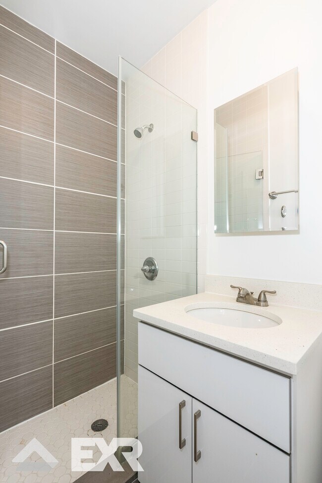 Foto del edificio - 32-38-38 48th St