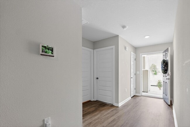 Building Photo - 6817 Interlachen Ln
