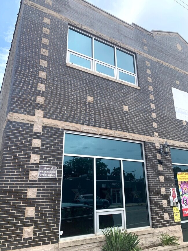 Building Photo - 5081 N Elston Ave