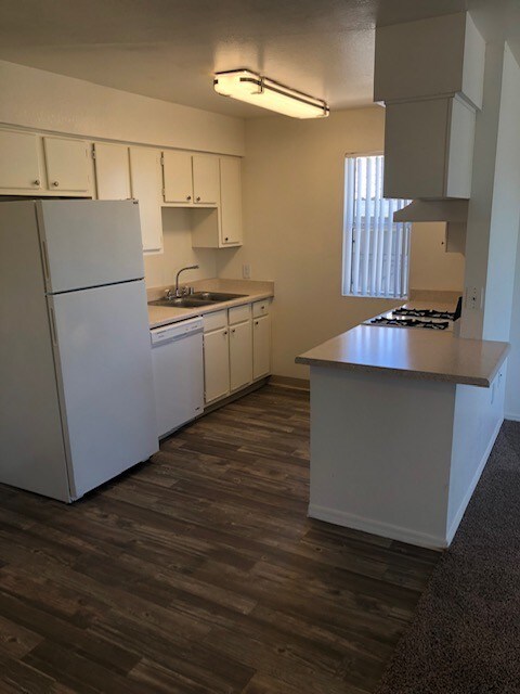 Foto principal - 9777 N Thornydale Rd