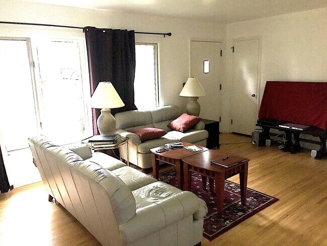 Building Photo - Great Home W/Detached Garage, Close to Cam...