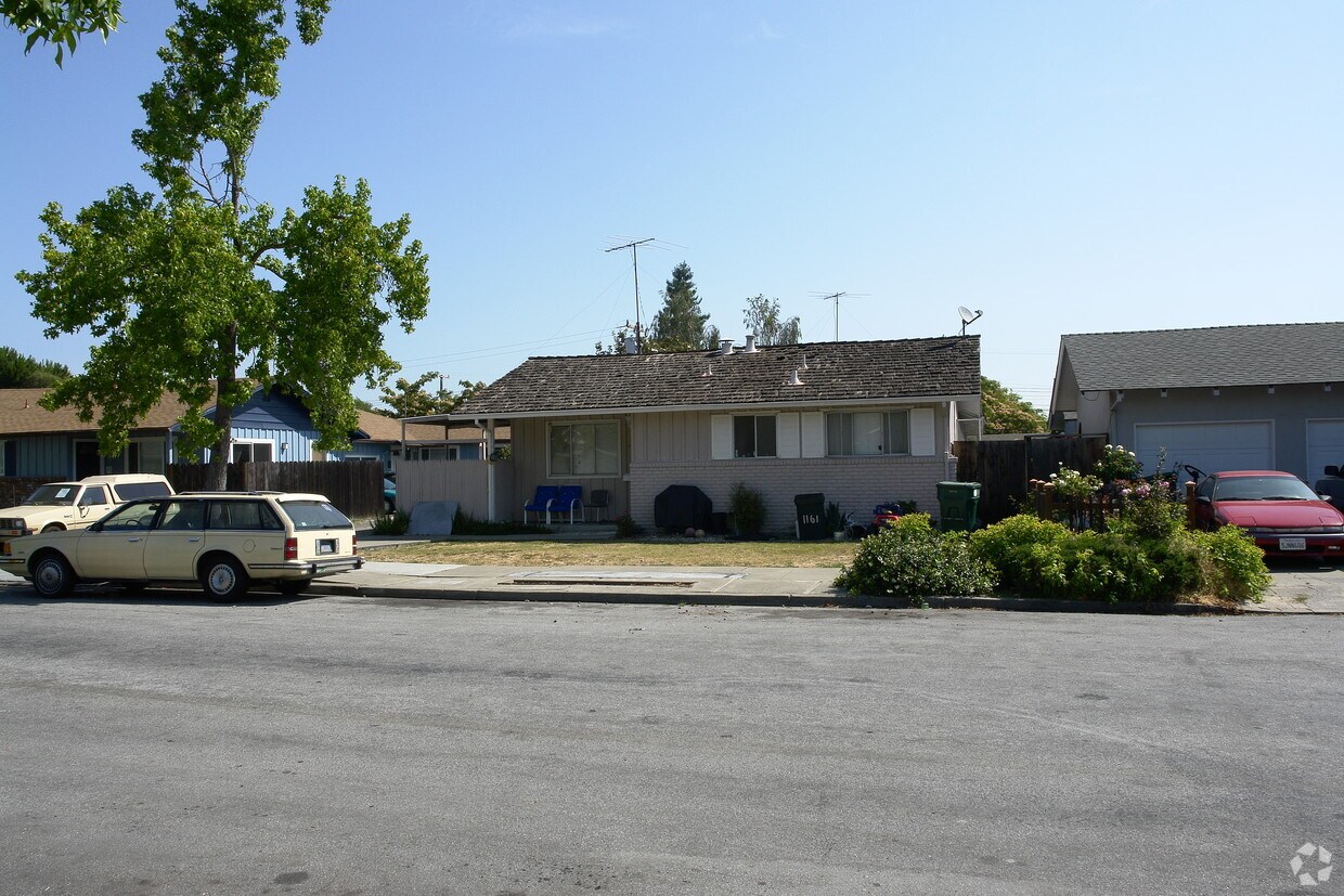 Building Photo - 1159-1161 Sanchez Way