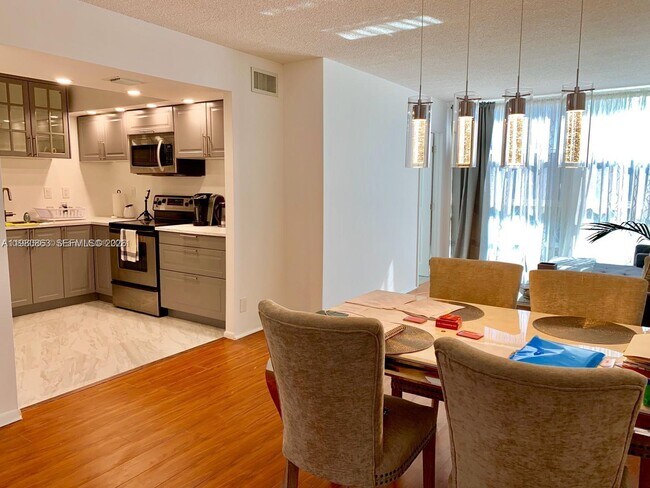 Foto del edificio - 851 Three Islands Boulevard