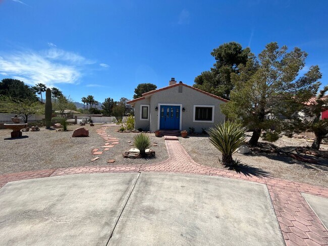Building Photo - Northwest 4 Bedroom Custom Home with a pool!