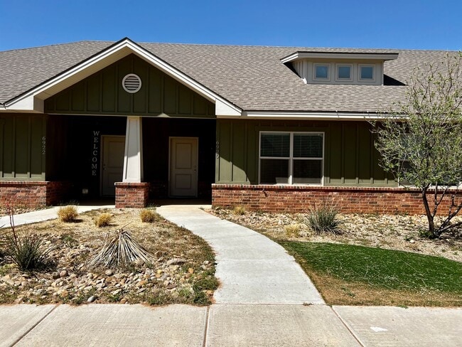 Building Photo - JULY PRE-LEASE! Spacious Townhome