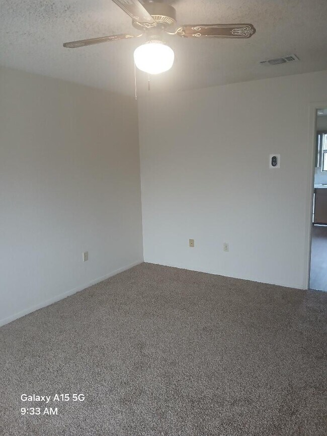 Building Photo - 913 N 7th St