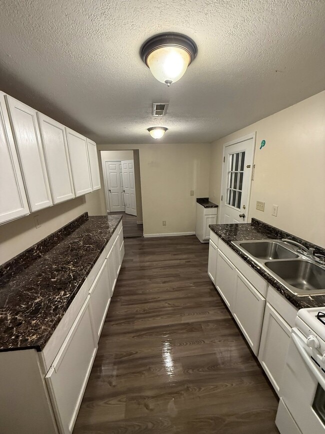 Building Photo - 836 Vine St