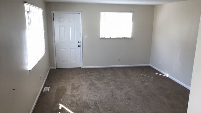 Building Photo - 5637 Alvina Ave