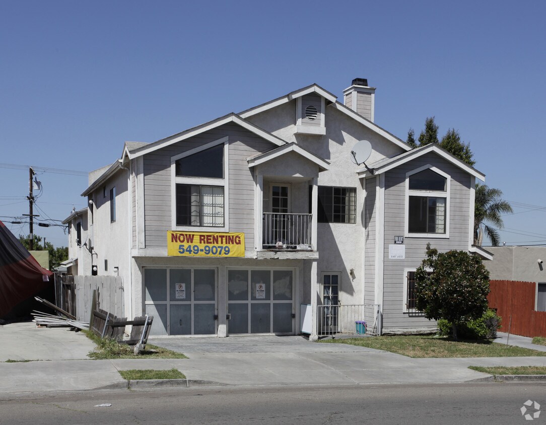 Building Photo - 4284-4286 Winona Ave