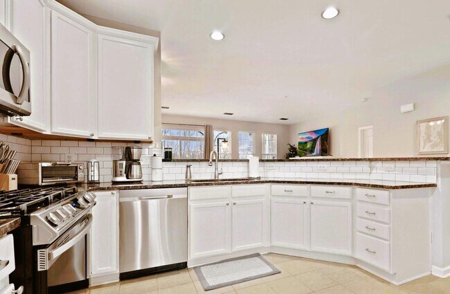 Building Photo - 13947 Gullane Dr