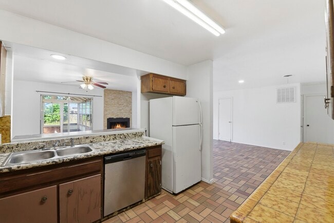 Building Photo - 7138 Mobud Dr