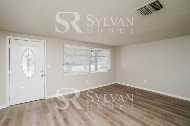 Building Photo - Lease today! No extra charge for contentment and relaxation!