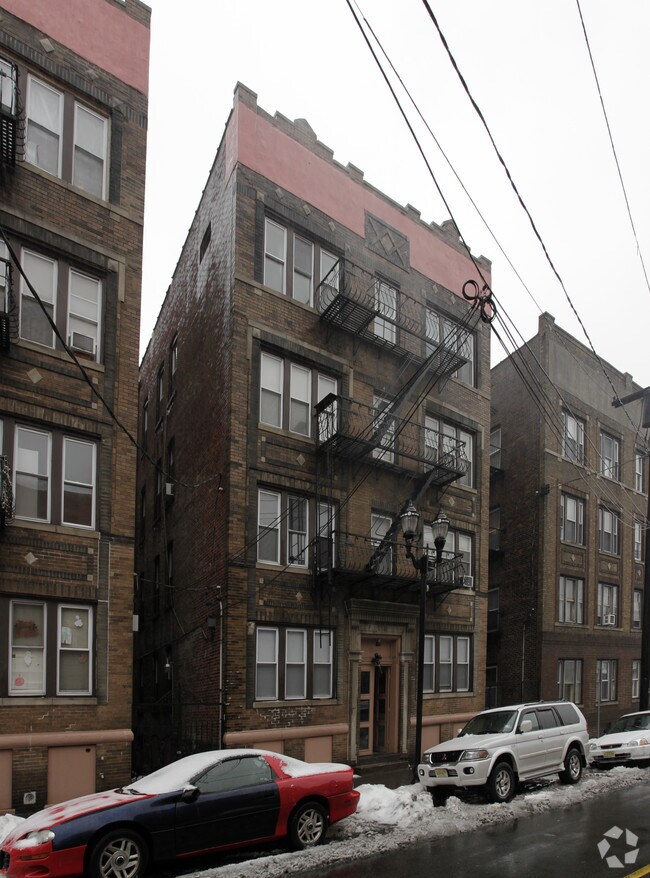 Building Photo - Gold Star Realty