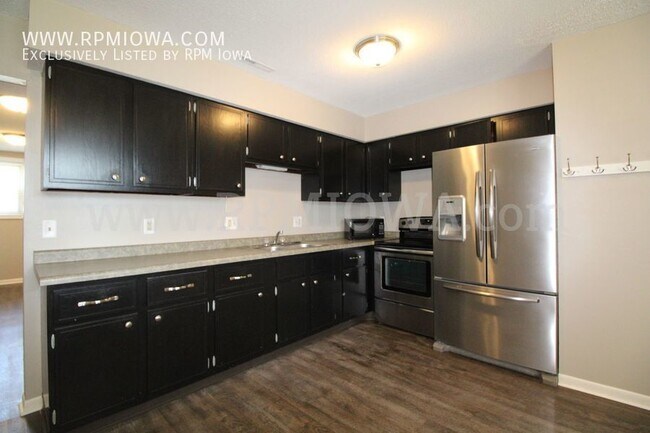 Building Photo - NEWLY UPDATED!! 3 Bedroom, 1.5 Bath Duplex...
