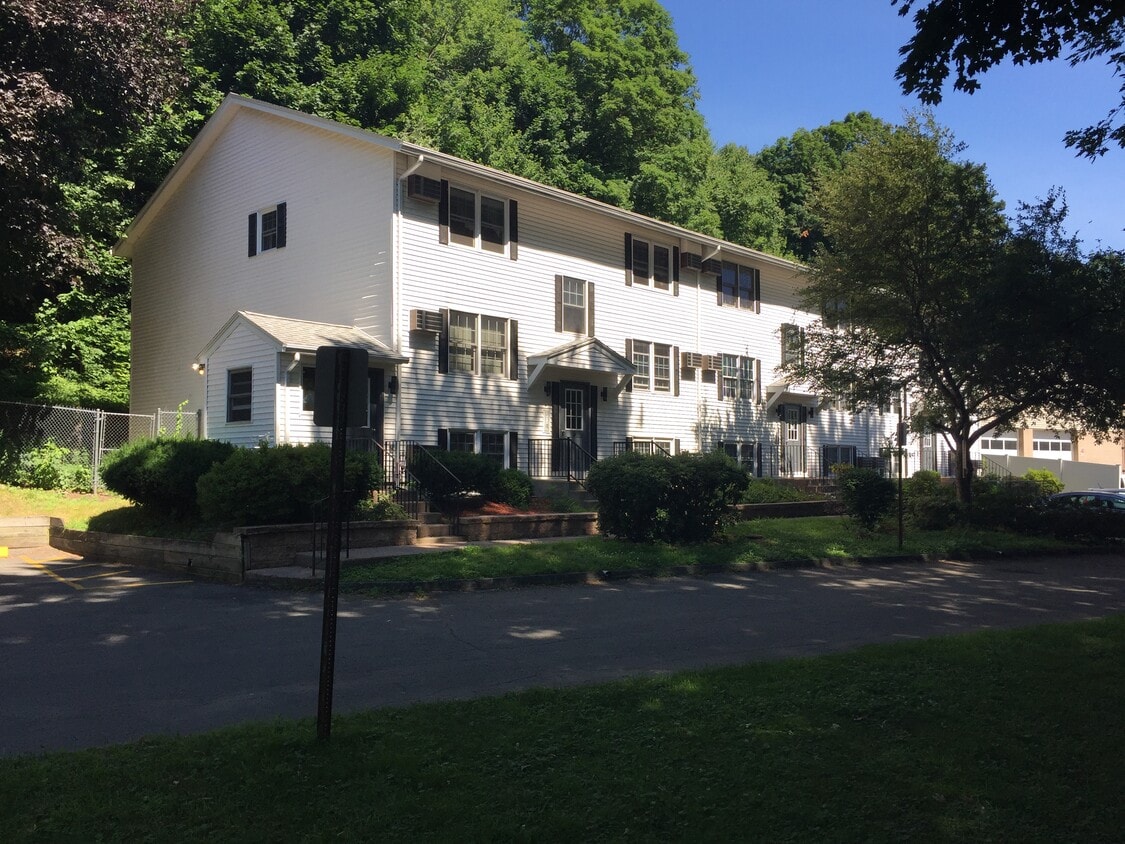 7 Prew Ave Unit 4B, Holyoke, MA 01040 Condo for Rent in Holyoke, MA