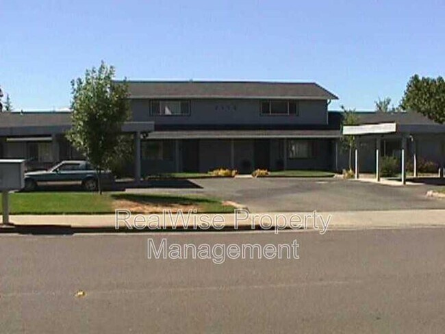 Building Photo - 2152 NW N Hill Dr
