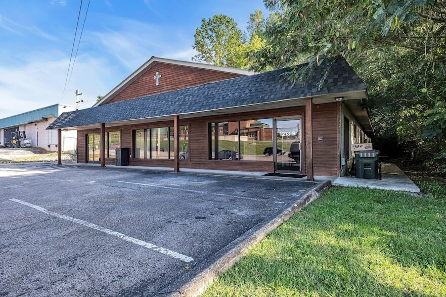 Primary Photo - 1213 W Gaines St