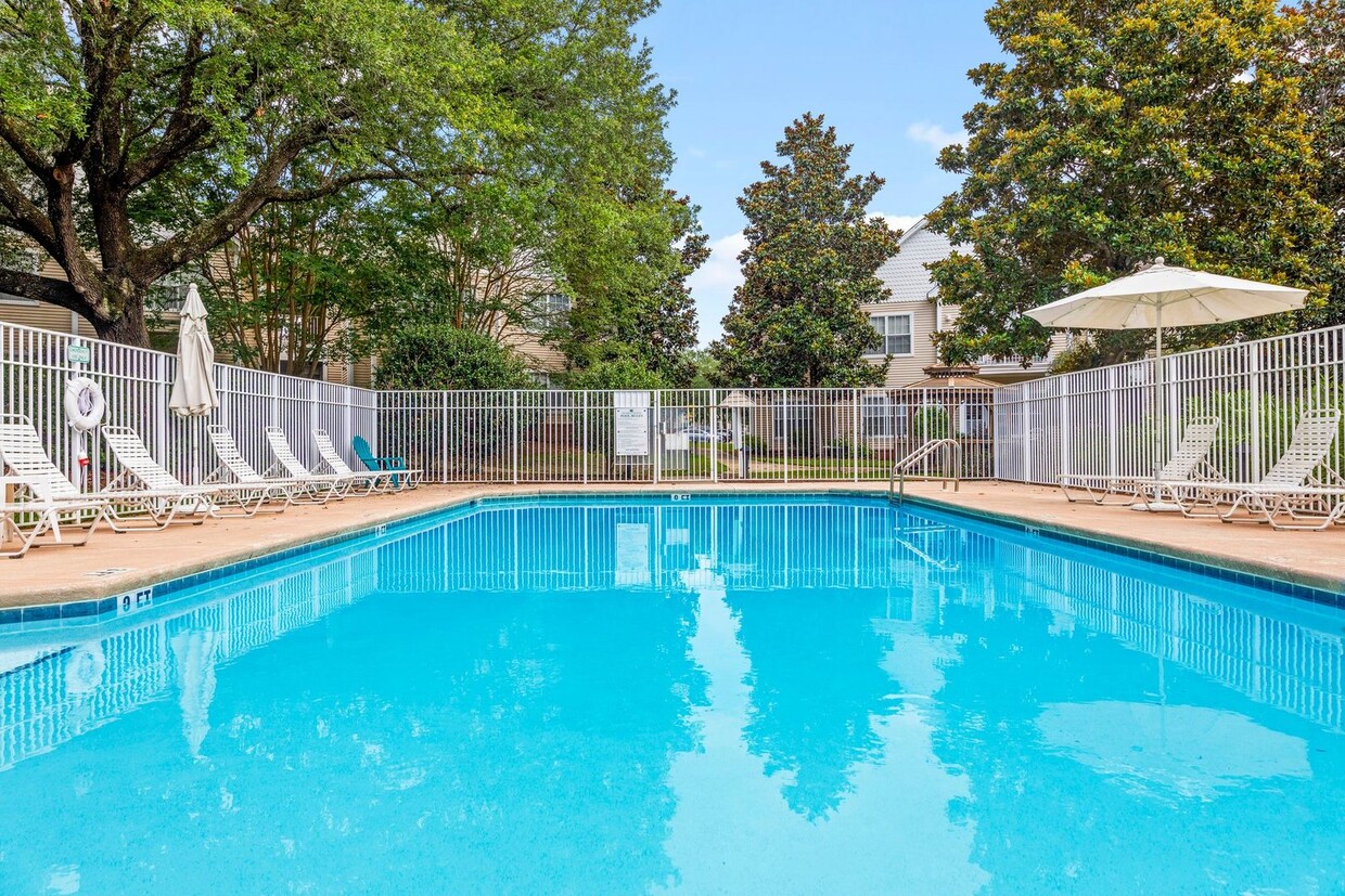 Foto principal - Updated Condo with Community Pool