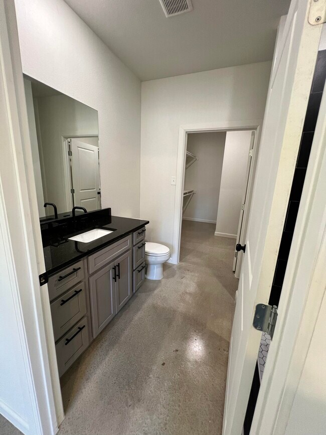 Foto del edificio - 2232 J E Woody Rd