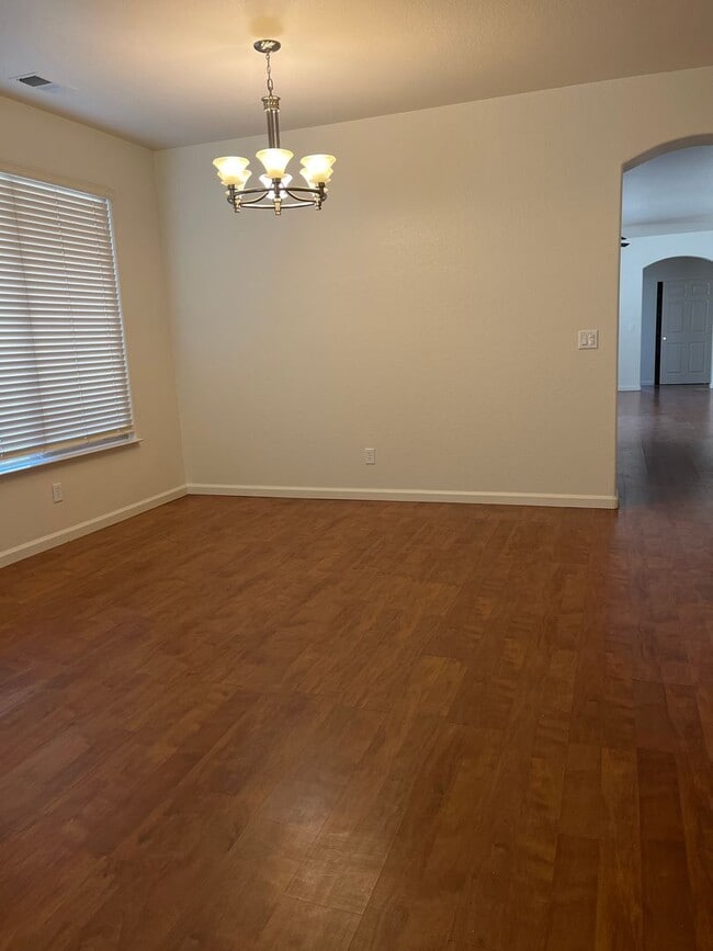 Building Photo - Easy living