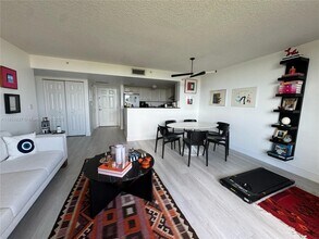 Building Photo - 3000 Coral Wy