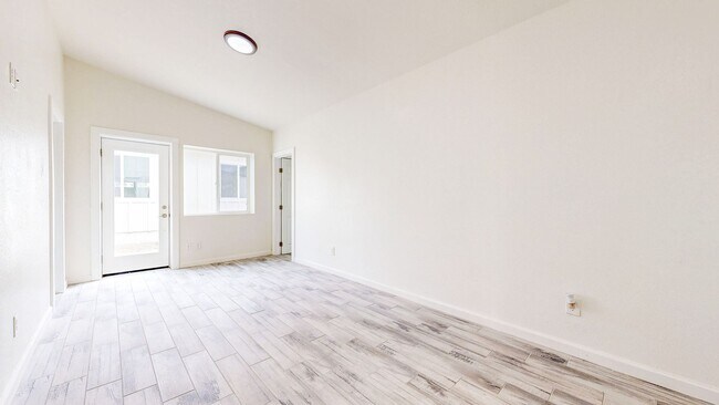 Building Photo - 2113 Dennis Ln