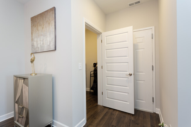 Entryway.3 - 7501 Highway 70 S