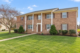 Building Photo - 1221 Harmony Dr