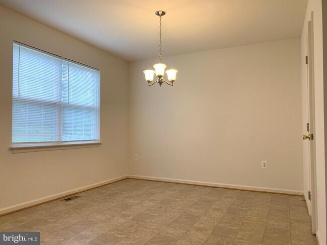 Foto del edificio - 107 Merrill Ct